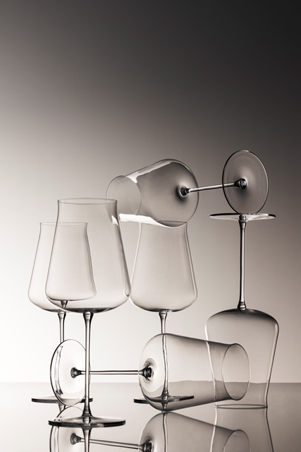 Novas coleções de cristal e porcelana traduzem o saber artesanal da Strauss na ABUP Show 2026