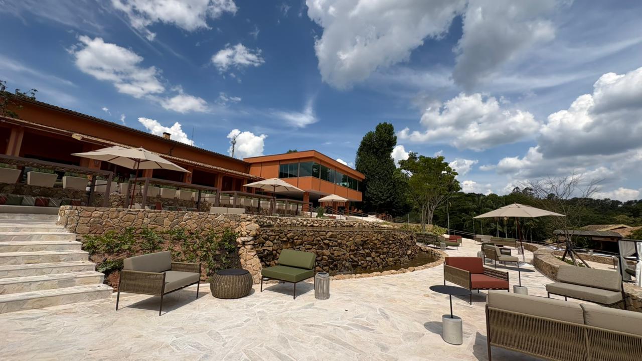 Hotel Villa Rossa inaugura espaço inspirado nas praças italianas
