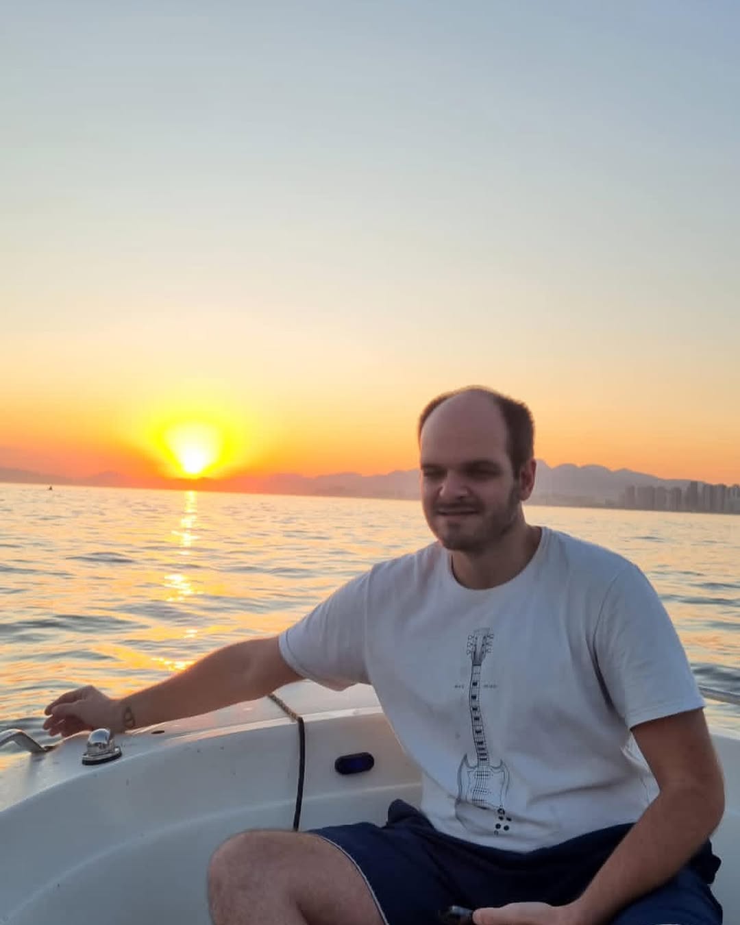 Liderado por CEO com deficiência visual, estaleiro cria nova versão de lancha clássica de R$ 42,8 mil e estreia no Rio Boat Show