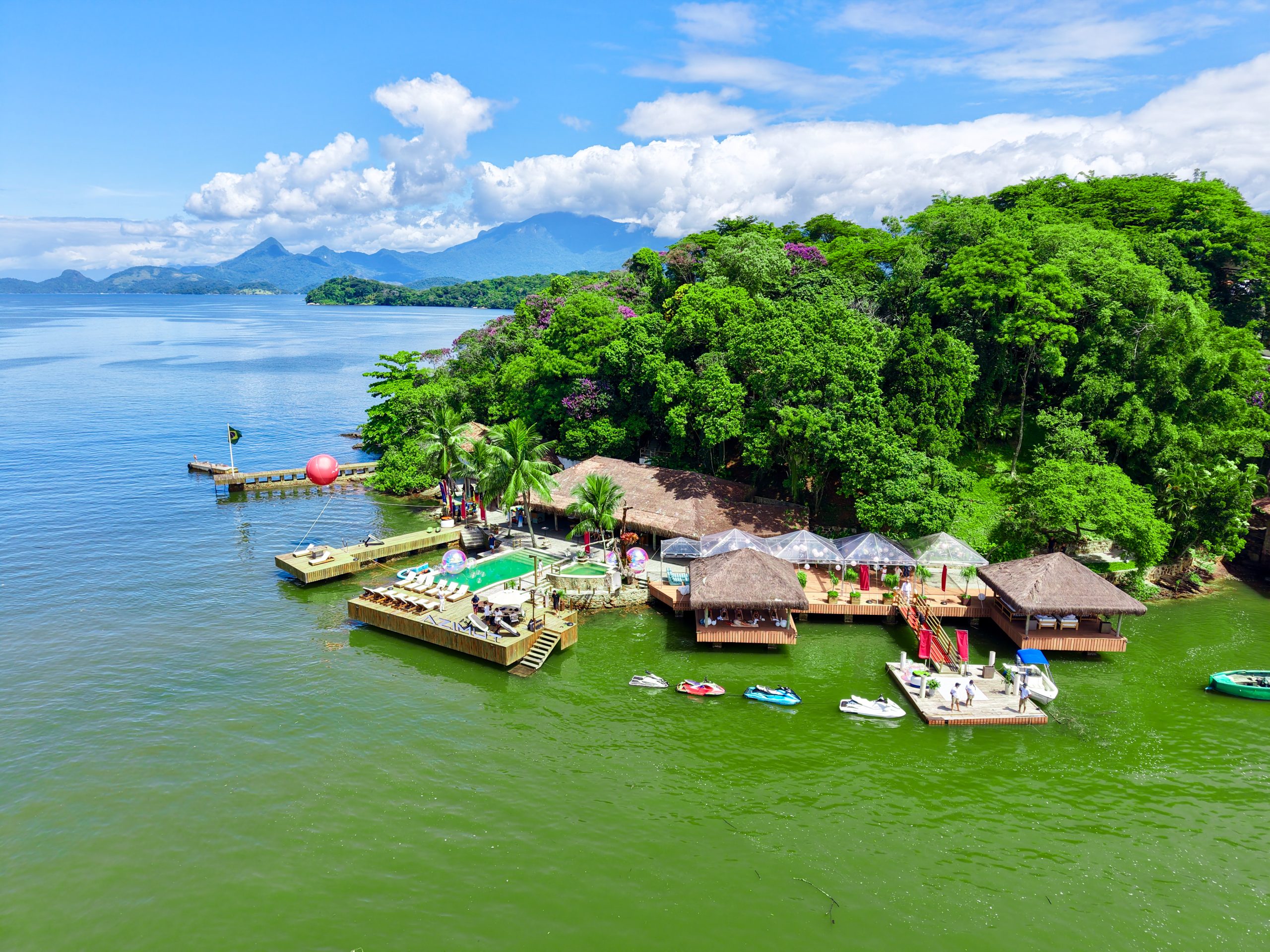 Maior fabricante de iates de luxo do mundo promove experiência imersiva em ilha de Angra com presença do CEO global
