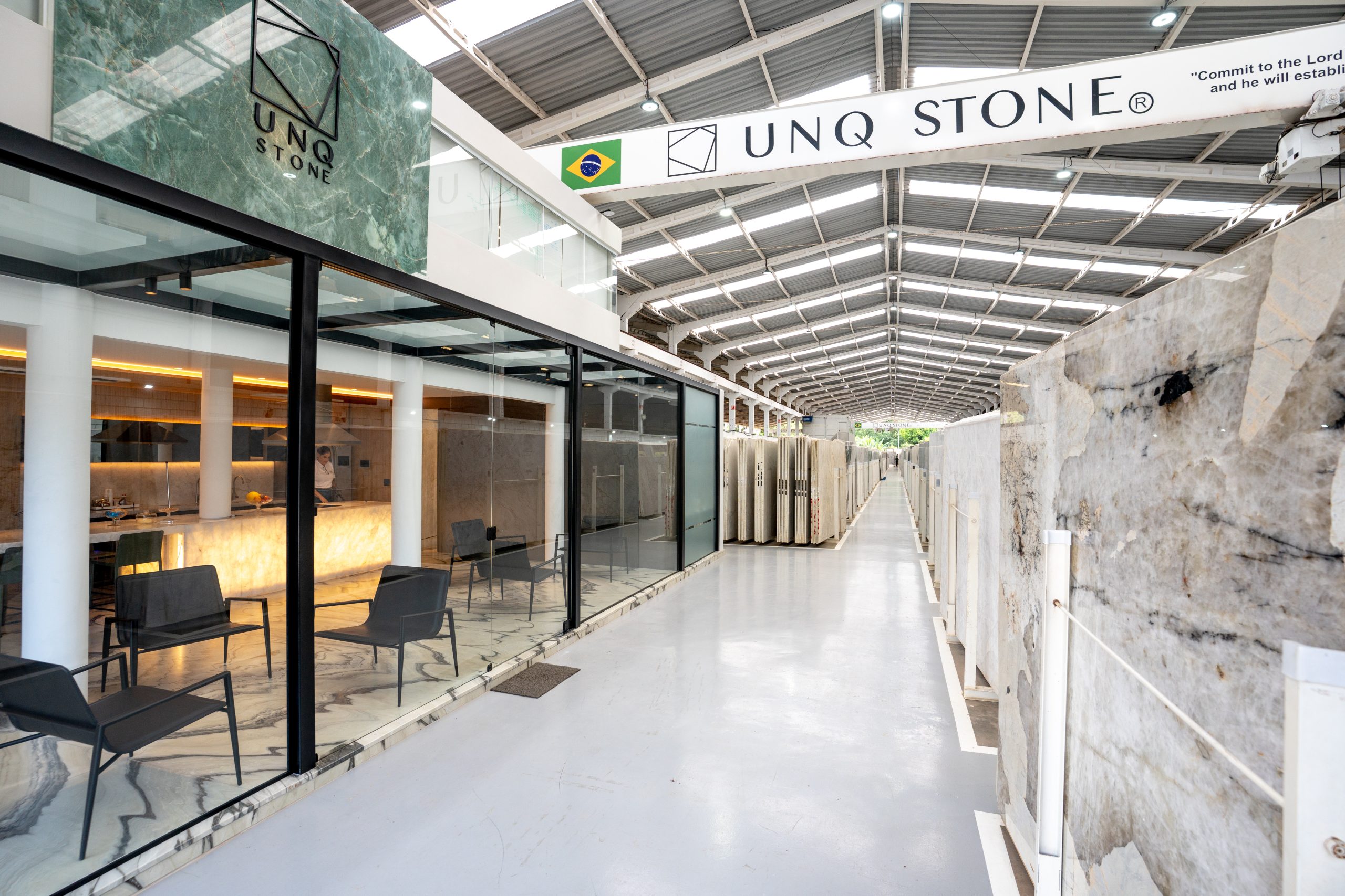 Unique Stone marca presença na Coverings 2026 em Las Vegas