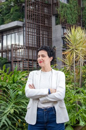 Madeira e biofilia: quando a estrutura também se preocupa com as pessoas