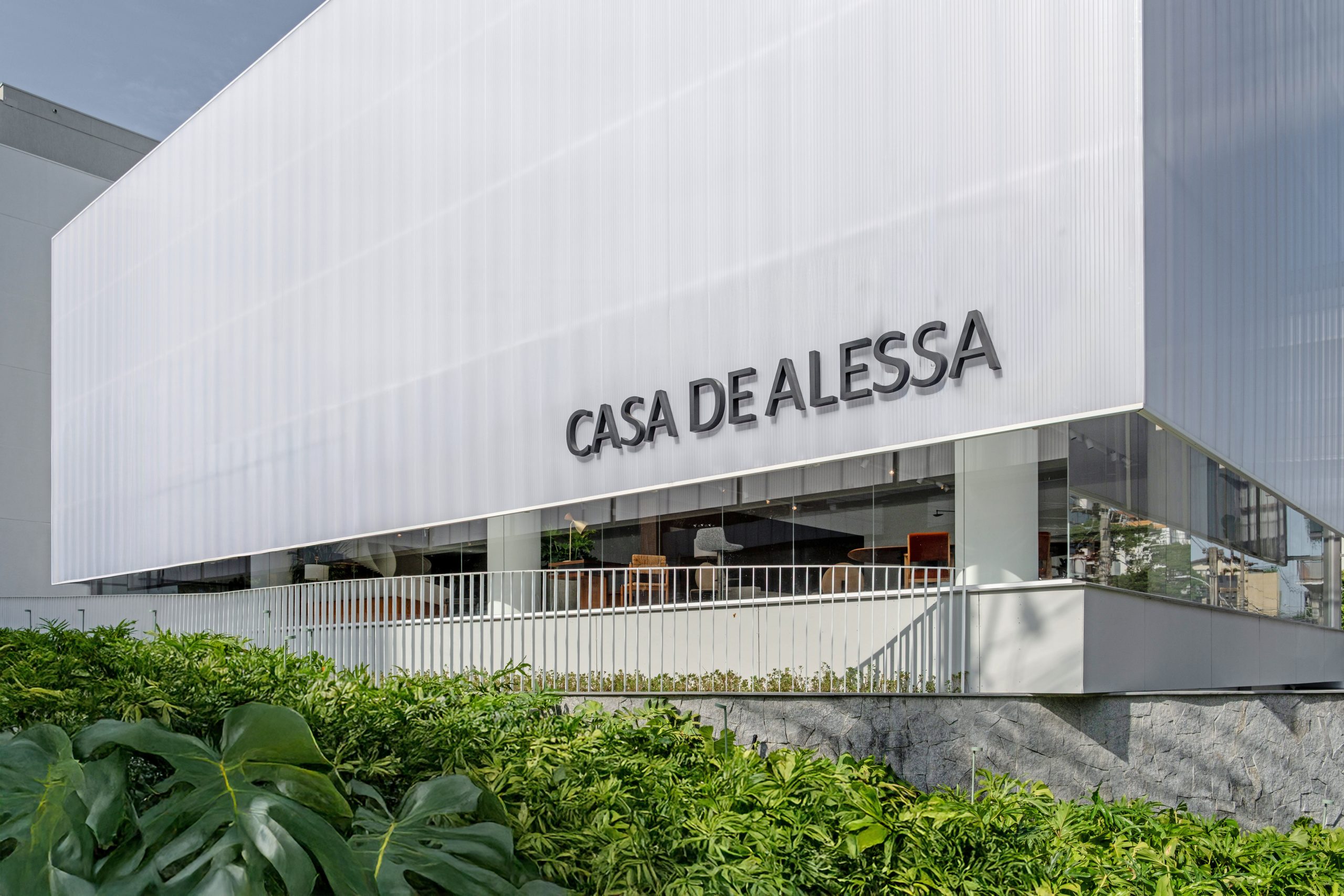 Casa de Alessa inaugura nova sede de 2 mil m² e reúne o maior acervo de design autoral brasileiro no Rio Grande do Sul
