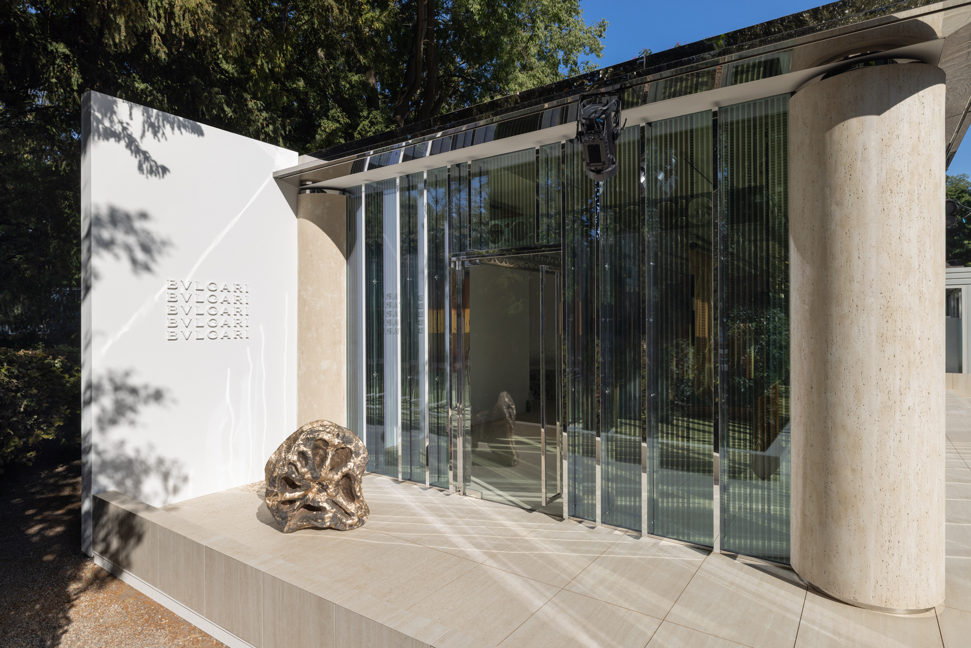 Bvlgari inaugura sua atuação como parceira exclusiva da Biennale Arte 2026 com duas iniciativas artísticas em Veneza
