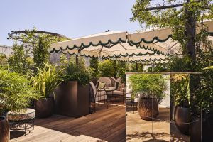 Fouquet’s Paris inaugura rooftop inspirado no Japão e reforça experiência de luxo no coração da capital francesa